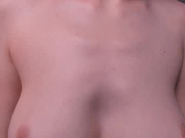 girl
        lauratanguy cam image #4864353