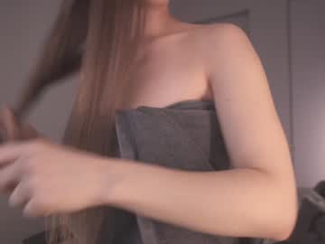 girl
        alice_kosmos cam image #5711075