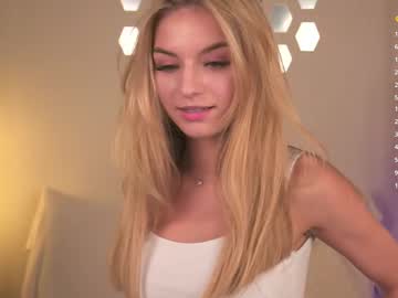 girl
        my_little_pollly cam image #6975851