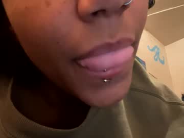 girl
        sapphire_honest cam image #2579823