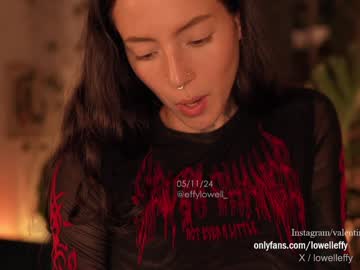 girl
        effylowell_ cam image #5411573