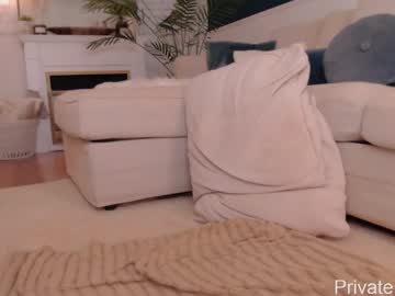 girl
        lucydalton cam image #6347953