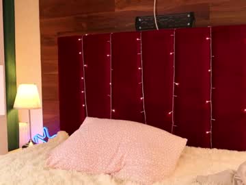 girl
        kellyoneweb cam image #1015153