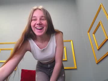 girl
        nancycute__ cam image #1076508