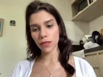 girl
        yourbonie cam image #1130395