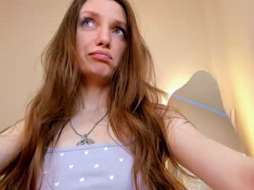 girl
        bb_lourels cam image #1927725