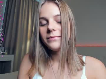 girl
        erline_may cam image #3887164