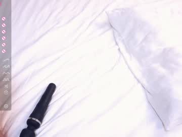 girl
        synneeastes cam image #4777023