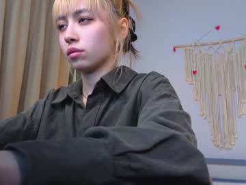 girl
        y_u_m_i_k_a cam image #887503
