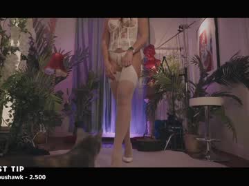 girl
        rougeoud cam image #2419325