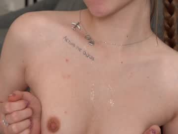 girl
        refined_style cam image #4988900