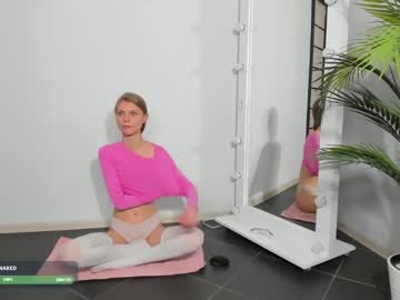 girl
        phoebepaw cam image #6560639