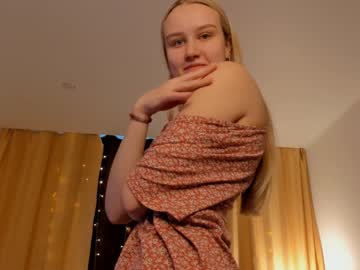 girl
        melinaestes cam image #1099810
