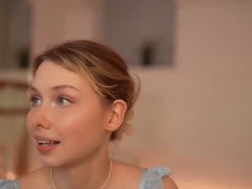 girl
        april_blush cam image #3989529