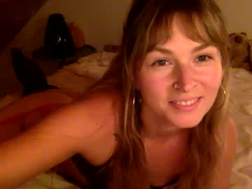 girl
        lunarosestone cam image #3196578