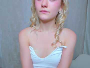 girl
        dakota_welling cam image #3049439