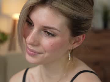 girl
        refined_style cam image #5671725