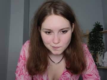 girl
        sshy_dream cam image #4437996