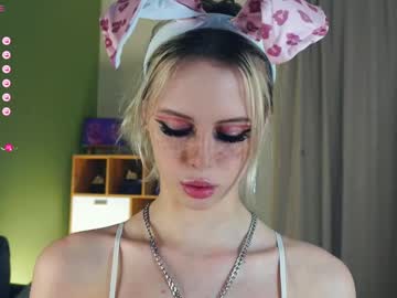 girl
        audreycarvin cam image #6204090