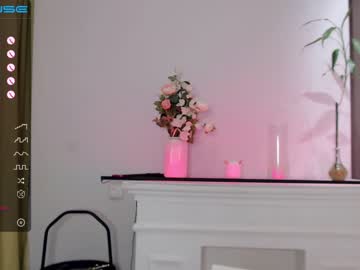 girl
        small_blondee cam image #8107