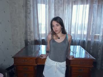 girl
        shy_media cam image #1619450
