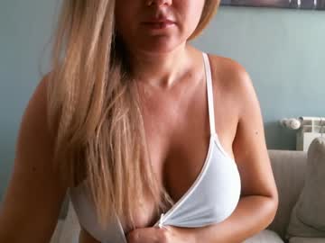 girl
        mia_milonovich cam image #4970365