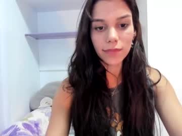 girl
        yourbonie cam image #1529942