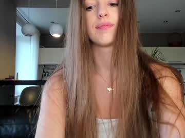 girl
        coy_amina_ cam image #56082