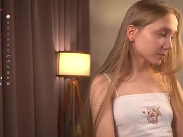 girl
        lyly_bambi cam image #5869315
