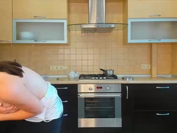 girl
        lilliecasey cam image #2579751