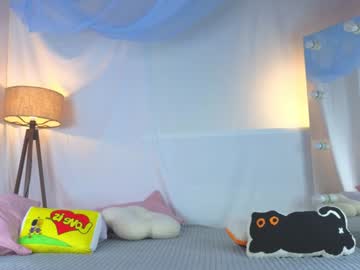 girl
        alisia_spinnet cam image #4404667
