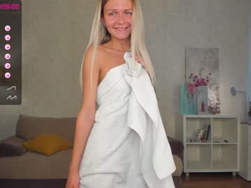 couple
        wonder_smile cam image #1827324