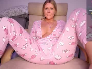 girl
        simply_sasha cam image #4997968