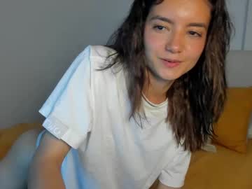 girl
        ellelure_ cam image #6418966