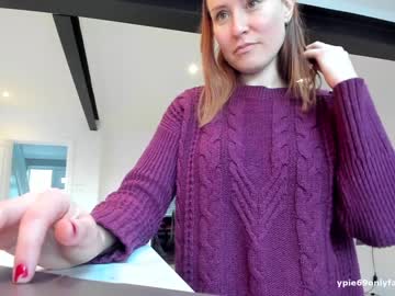 girl
        eatmypie69 cam image #1086914