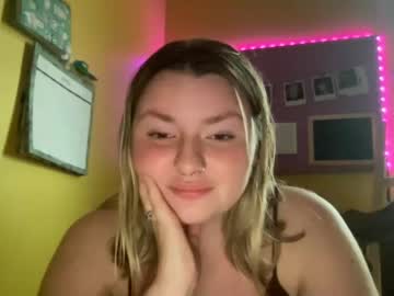 girl
        mommymars9871 cam image #1345322