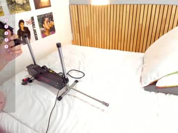 girl
        little_effy18 cam image #4185654