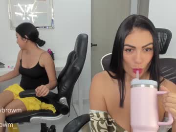 couple
        emillybrowm cam image #5280159