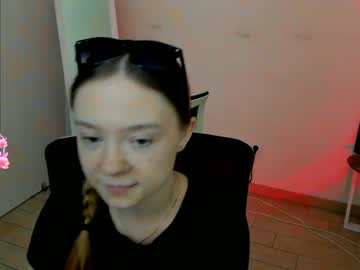 girl
        stasy_clapp cam image #4740381