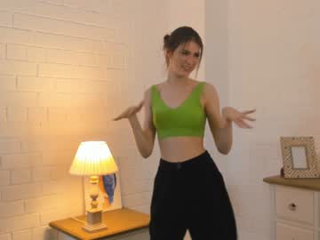 girl
        baileywalton cam image #2330682