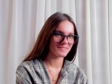 girl
        lorettadunnell cam image #5596273