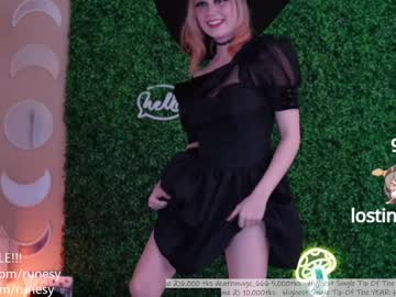 girl
        runesy cam image #101959