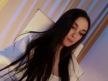 girl
        hollyextra cam image #6834144