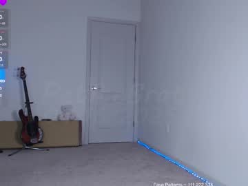 girl
        petitebrat cam image #6569073