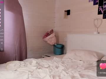 girl
        darling_kira cam image #107196