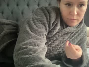 girl
        eatmypie69 cam image #3399554