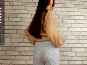 girl
        carolynjacquelins cam image #261857