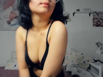 girl
        reds_rose cam image #2411604