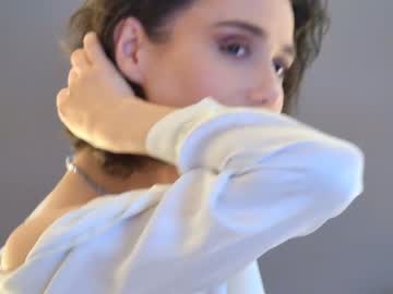 girl
        anitaricci cam image #4173911