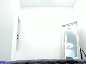 girl
        hotfallingdevil cam image #3794221